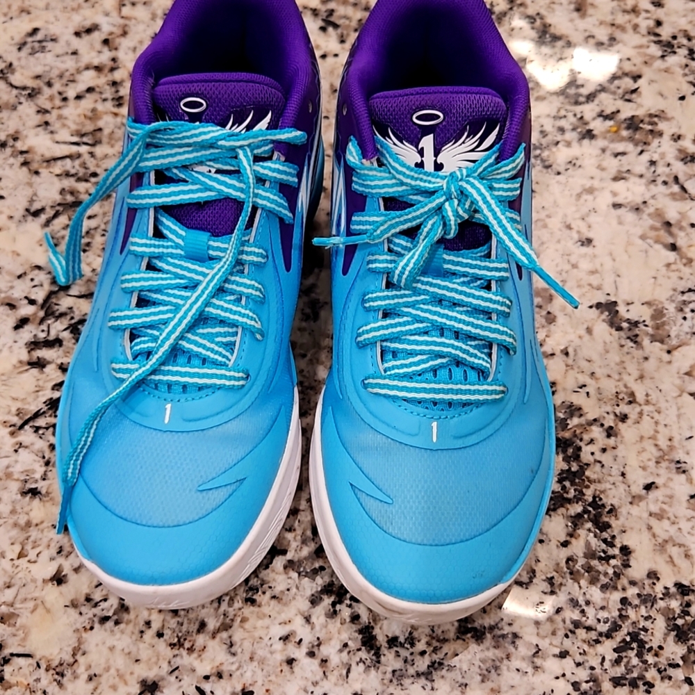 LA MELO BASKETBALL SHOES